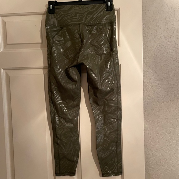 Fabletics 7/8 Highwaisted Powerhold Leggings - Picture 4 of 4